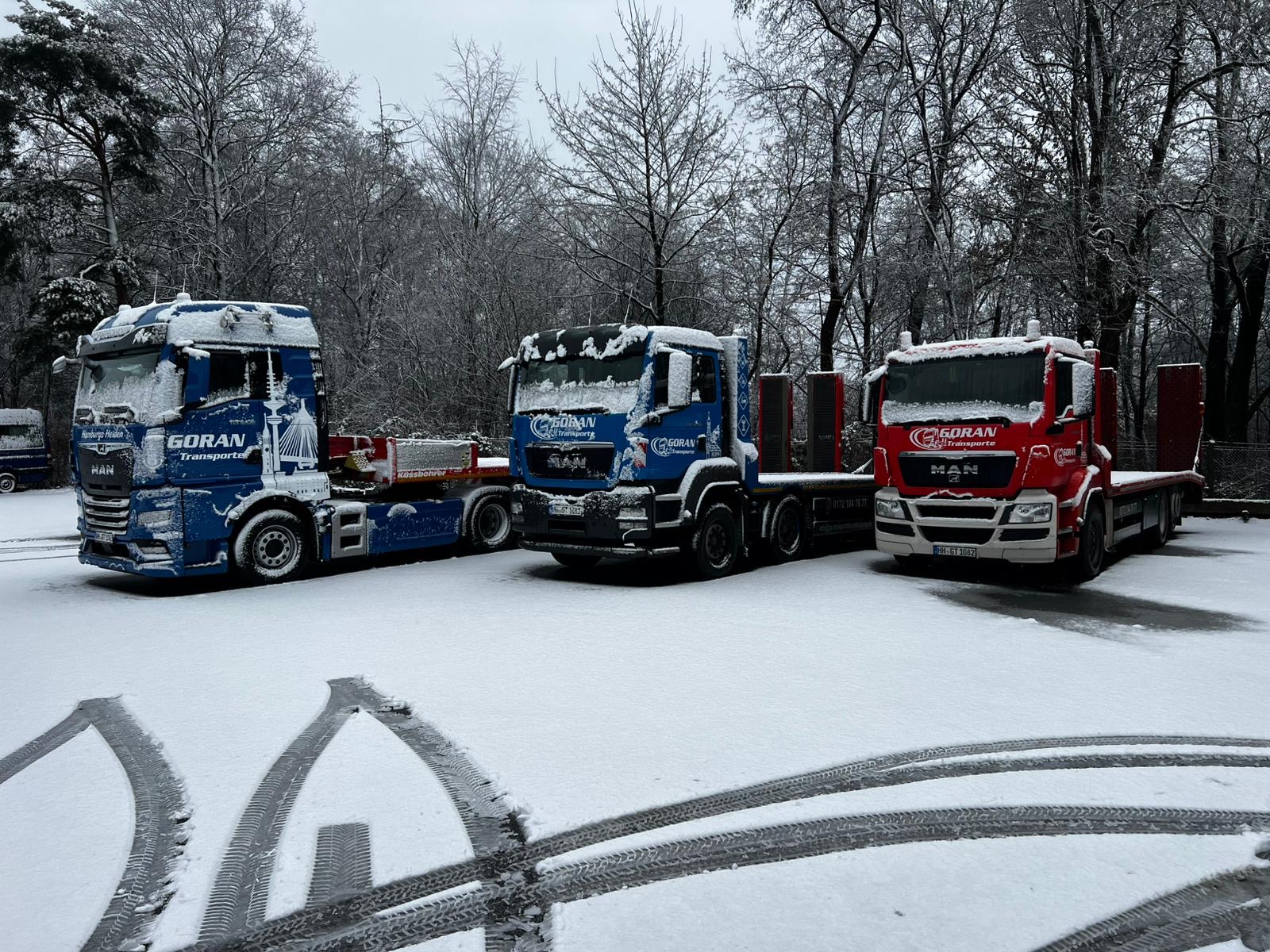 Verschneite LKW-Flotte GORAN Transporte